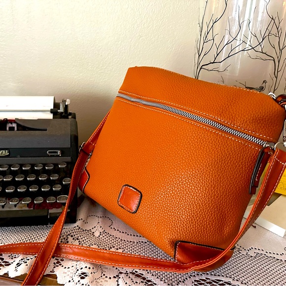 Beautiful camel color crossbody bag - Picture 2 of 10
